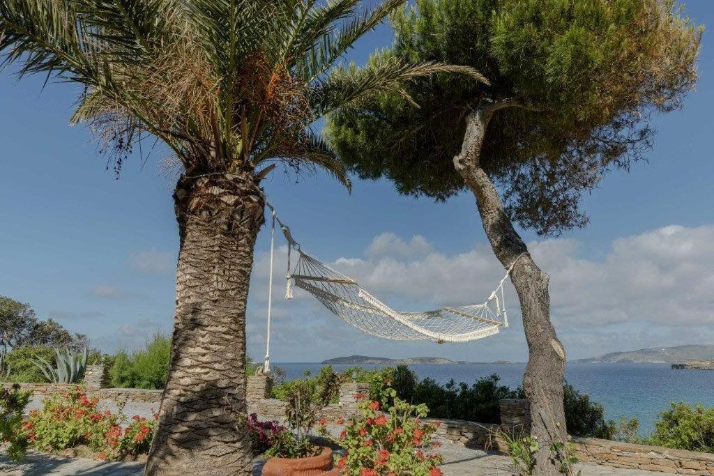 באטסי Aneroussa Beach Hotel מראה חיצוני תמונה