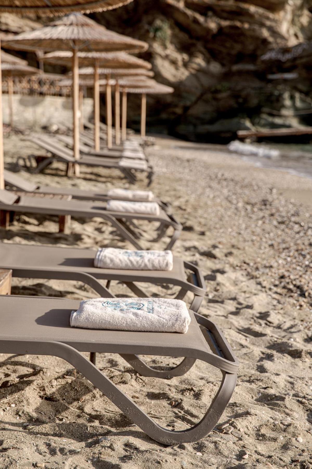 באטסי Aneroussa Beach Hotel מראה חיצוני תמונה