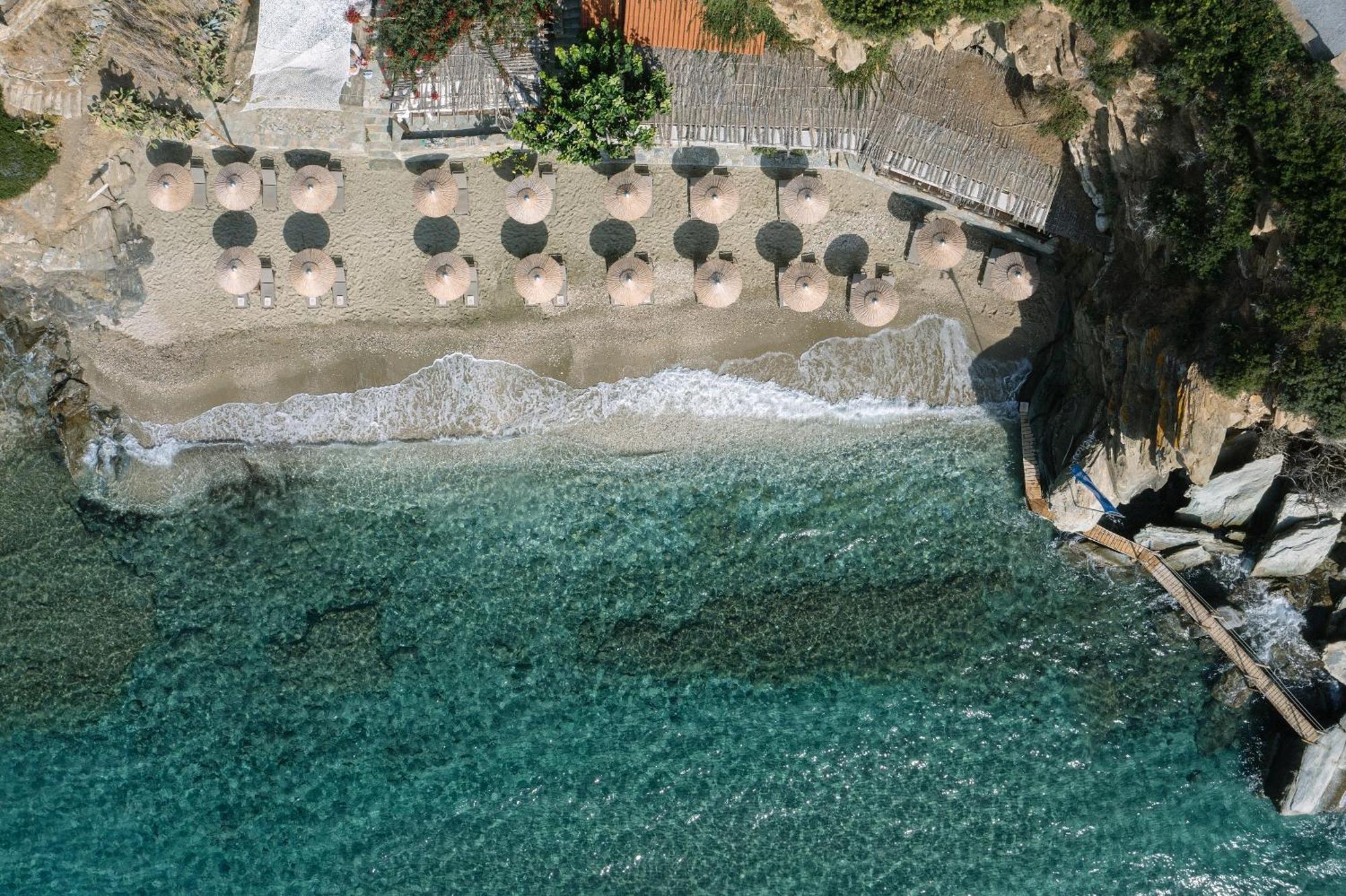 באטסי Aneroussa Beach Hotel מראה חיצוני תמונה