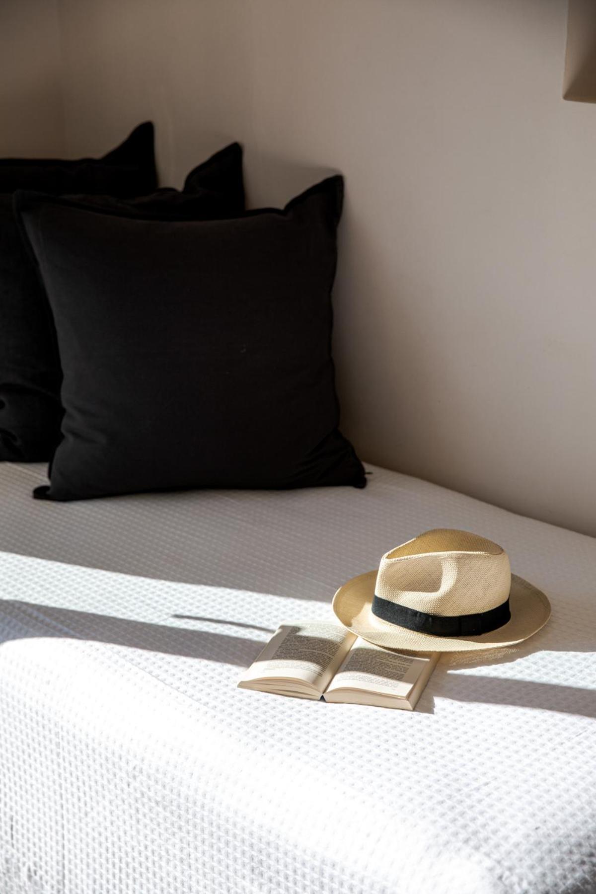 באטסי Aneroussa Beach Hotel מראה חיצוני תמונה