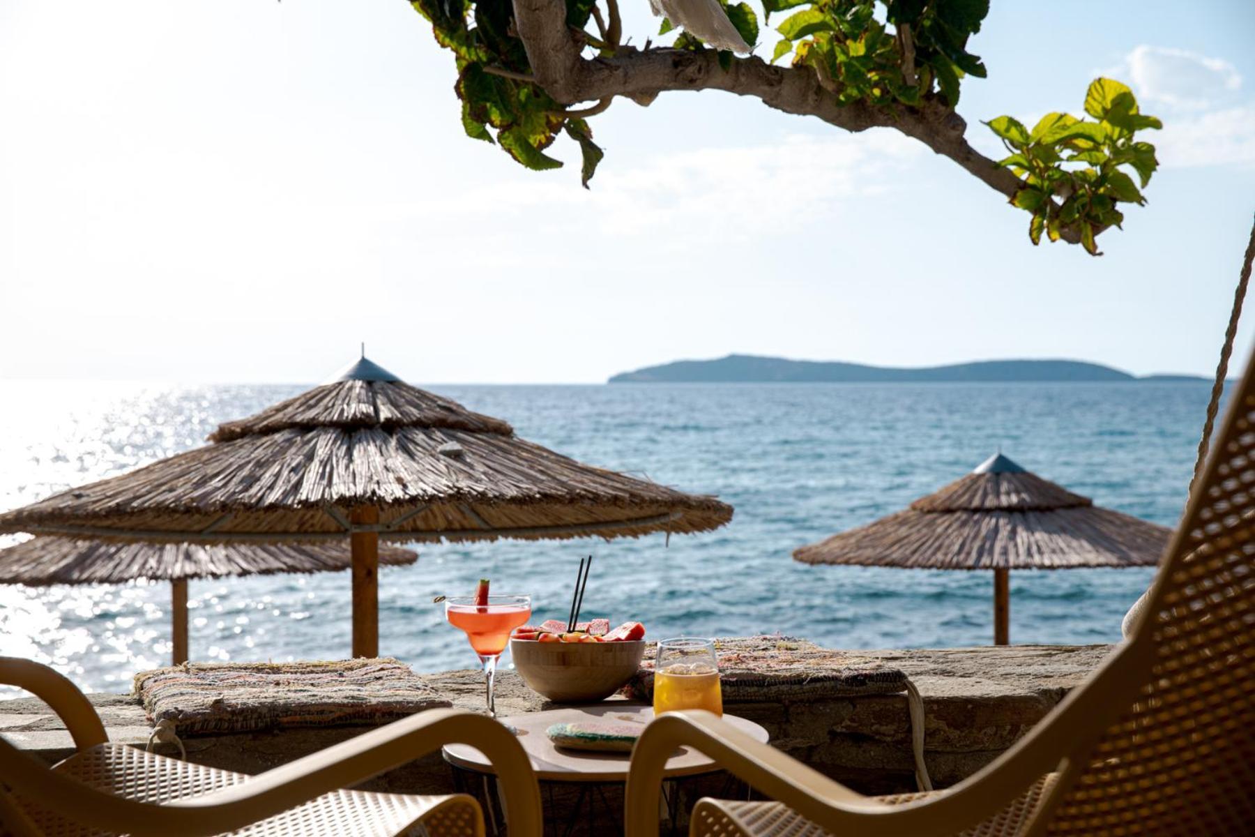 באטסי Aneroussa Beach Hotel מראה חיצוני תמונה