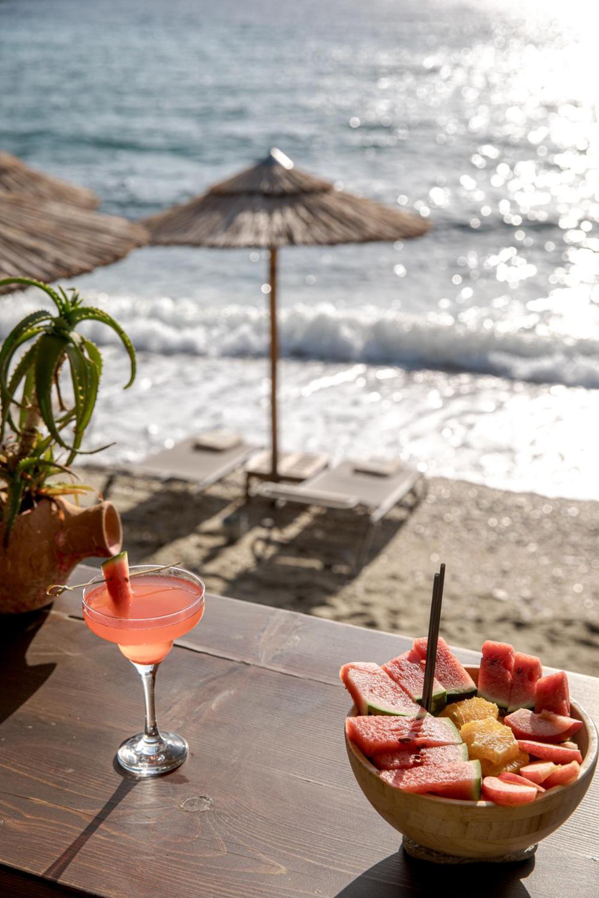 באטסי Aneroussa Beach Hotel מראה חיצוני תמונה