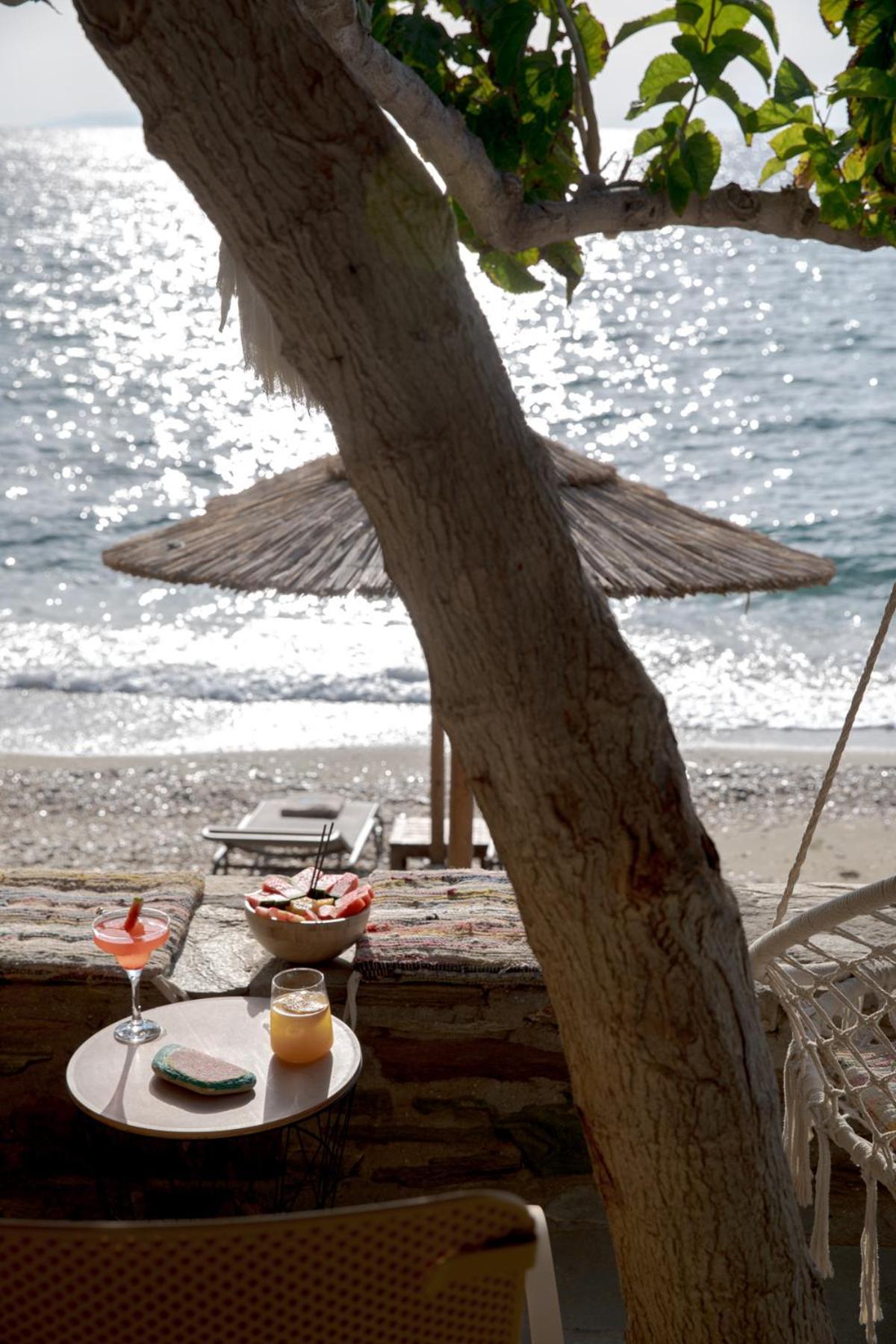 באטסי Aneroussa Beach Hotel מראה חיצוני תמונה