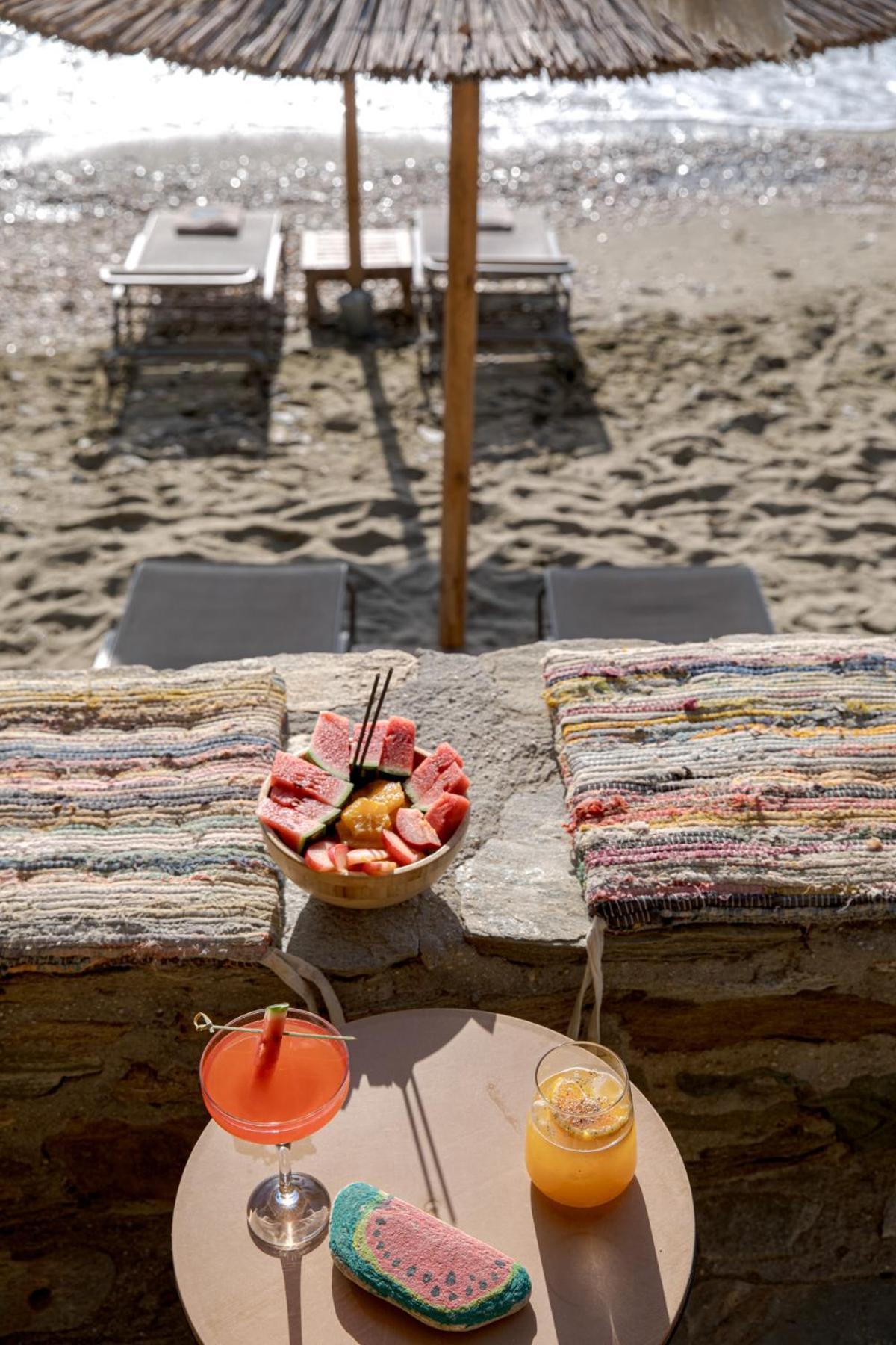 באטסי Aneroussa Beach Hotel מראה חיצוני תמונה