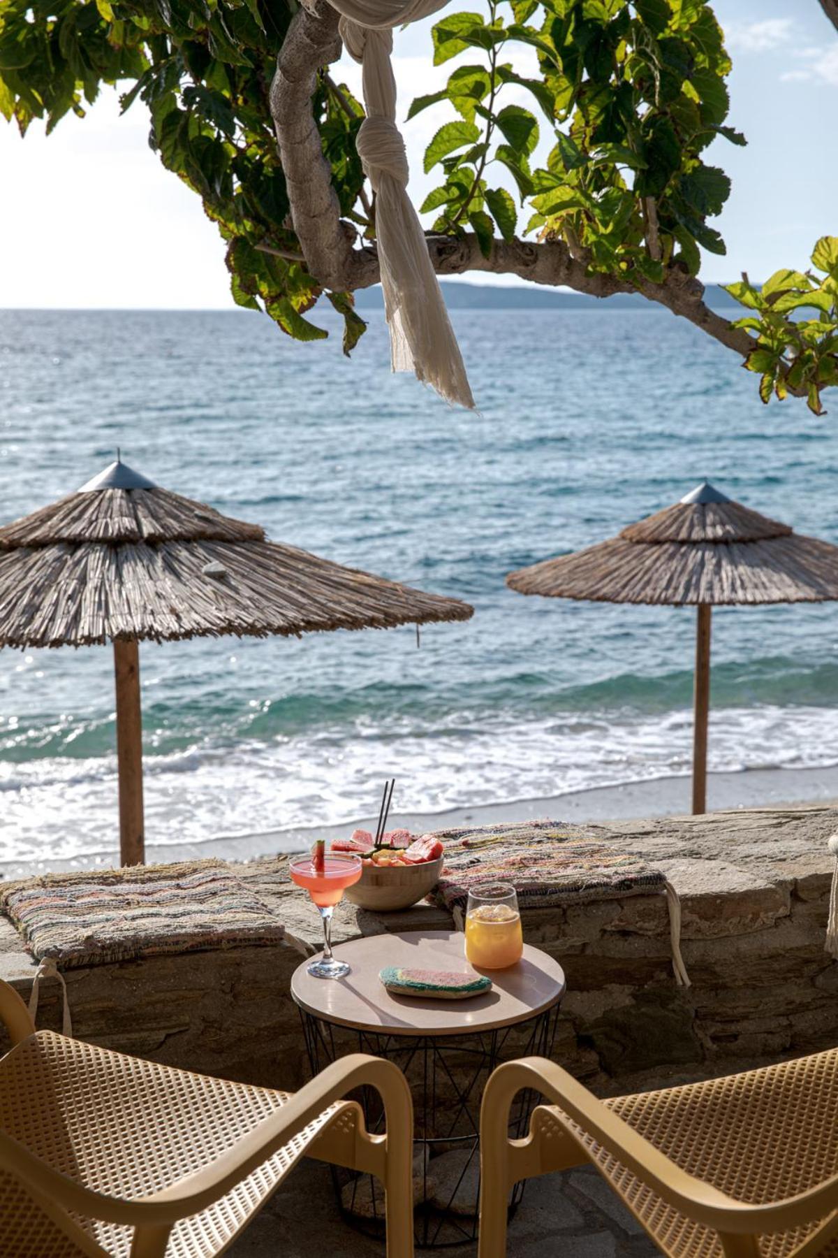 באטסי Aneroussa Beach Hotel מראה חיצוני תמונה