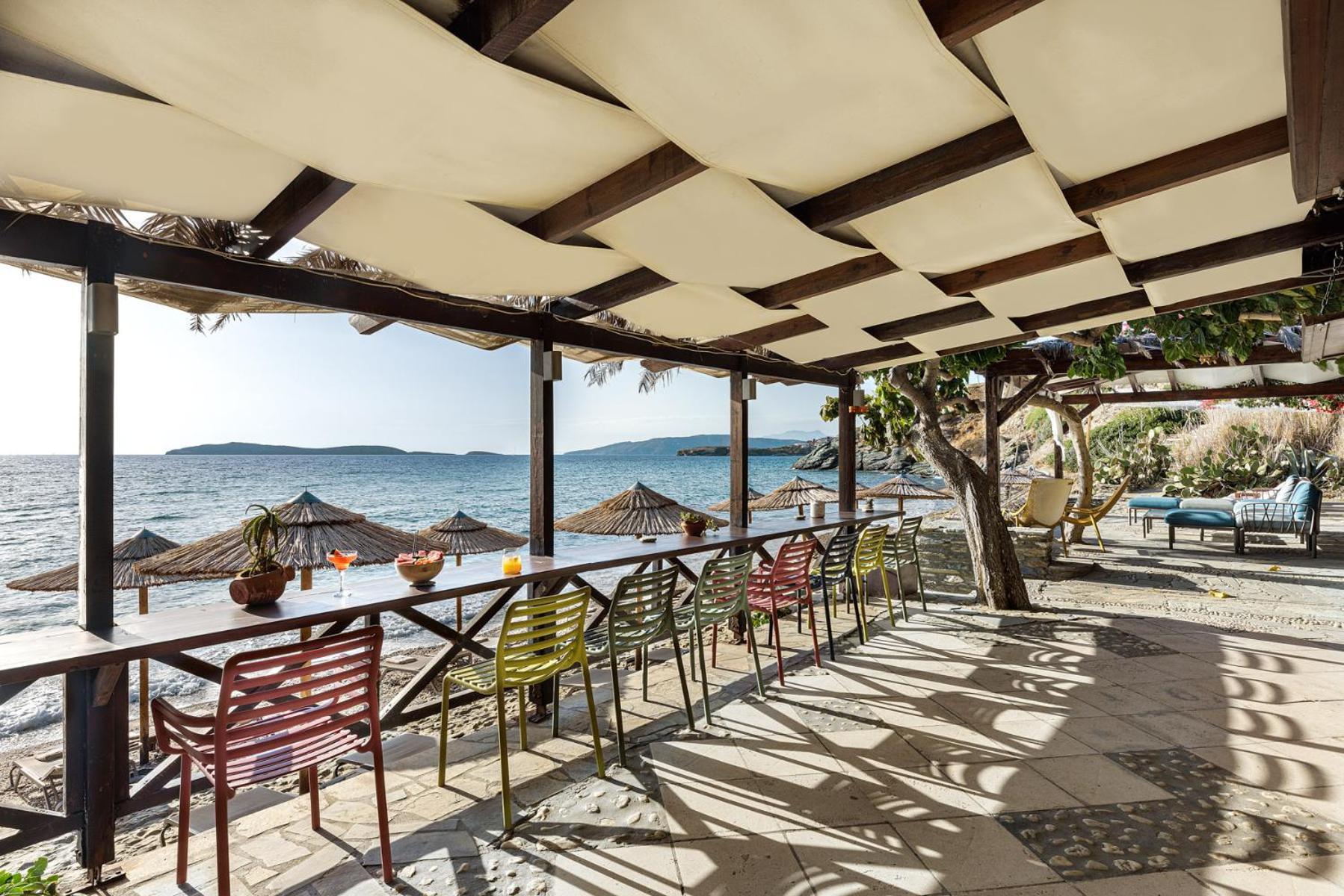 באטסי Aneroussa Beach Hotel מראה חיצוני תמונה