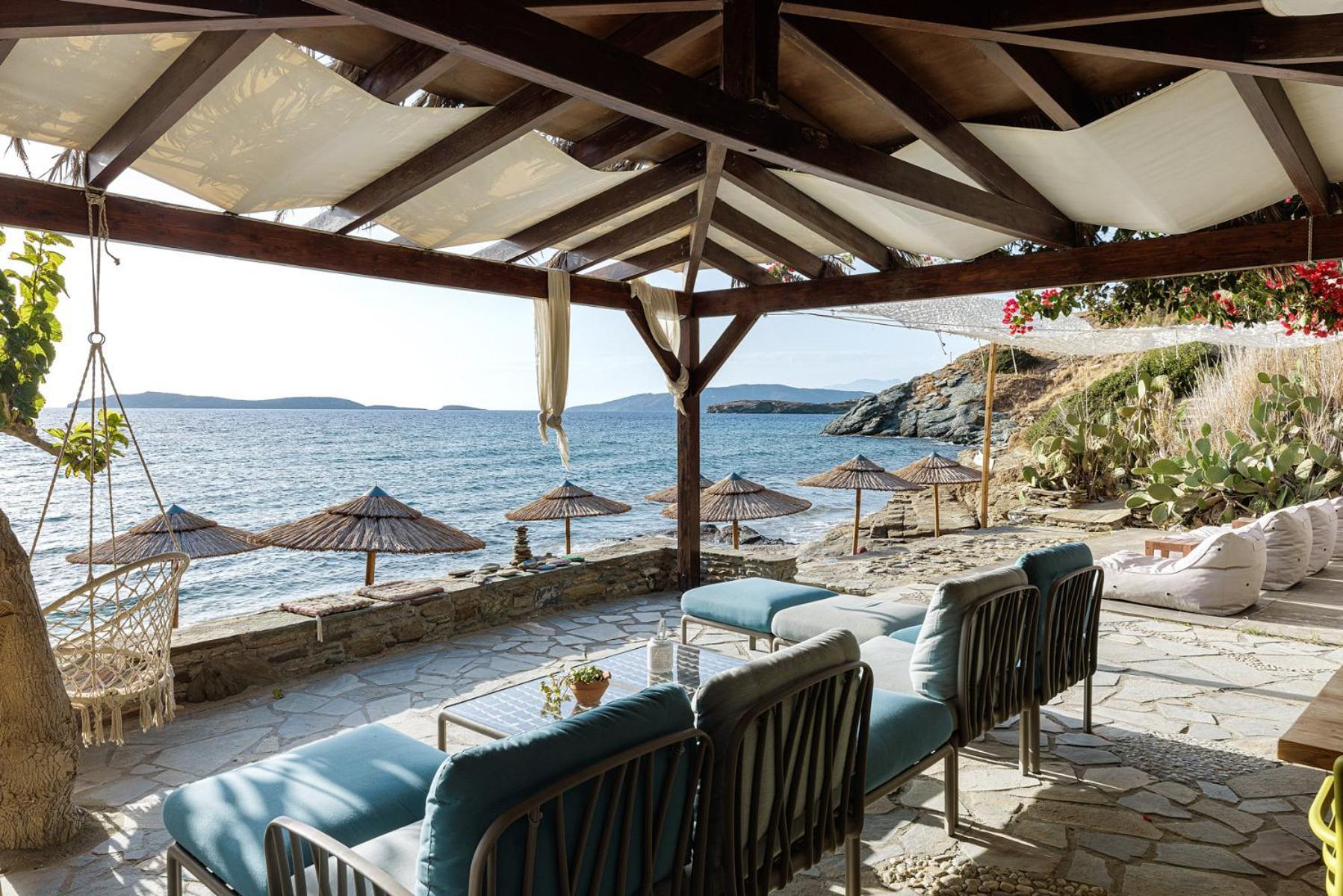 באטסי Aneroussa Beach Hotel מראה חיצוני תמונה