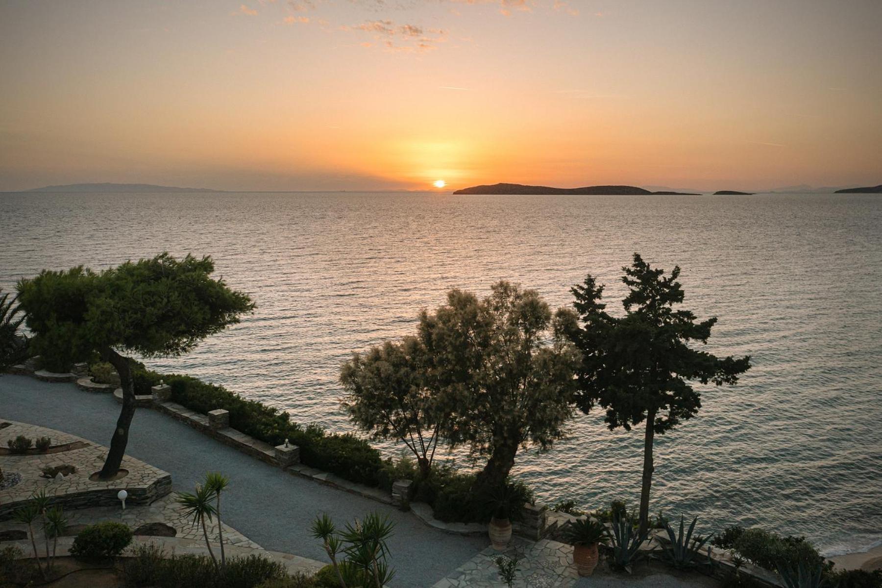 באטסי Aneroussa Beach Hotel מראה חיצוני תמונה